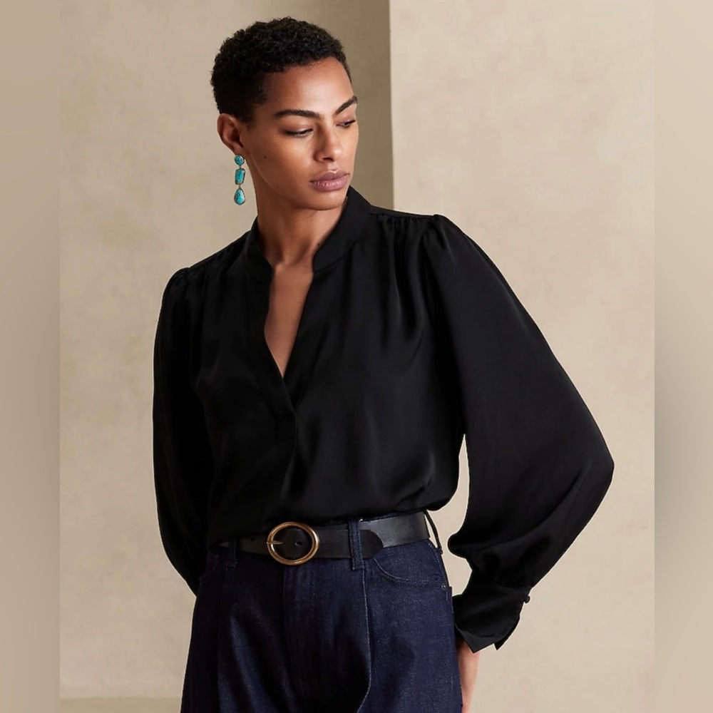 Banana Republic black flowy blouse
